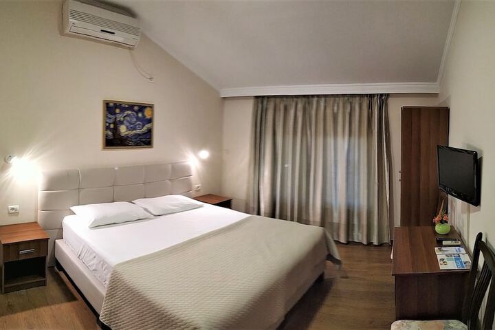 Room 6 of 38