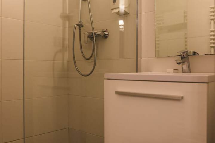 Room 143 of 161