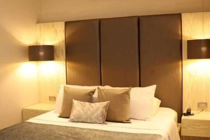 Room 7 of 18