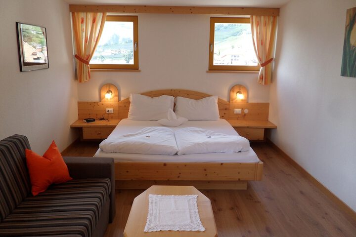 Room 8 of 48