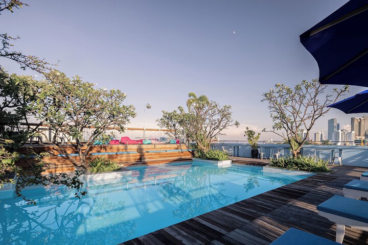 Pool Hotel