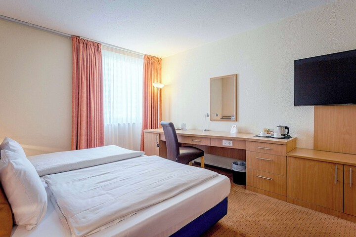 Room 30 of 105