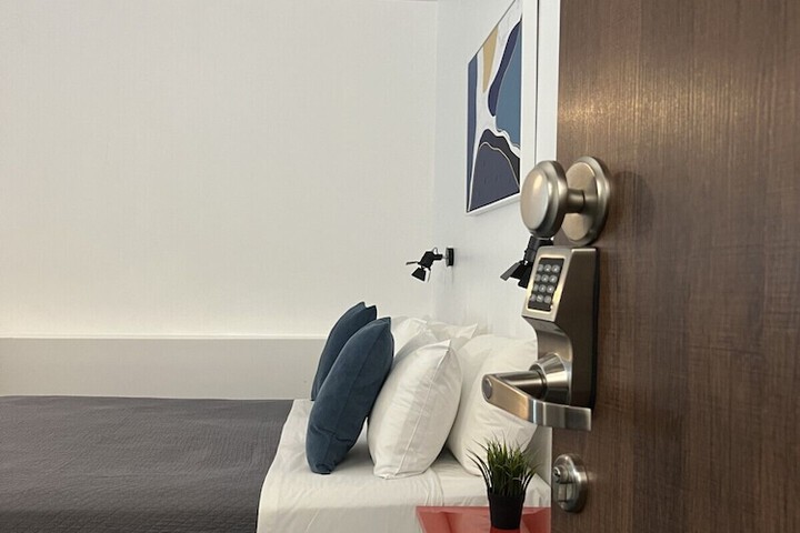 Room 2 of 34