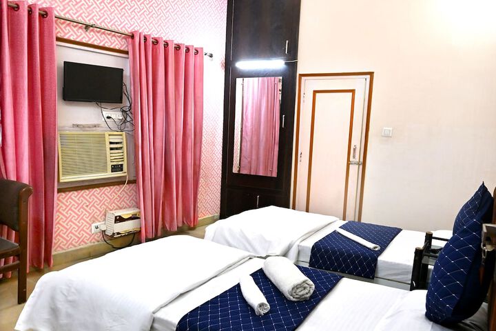Room 6 of 24