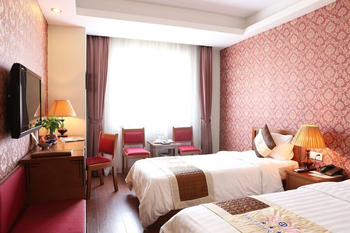 Room 16 of 83