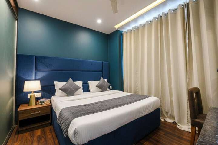 Room 9 of 18
