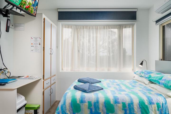 Room 15 of 166