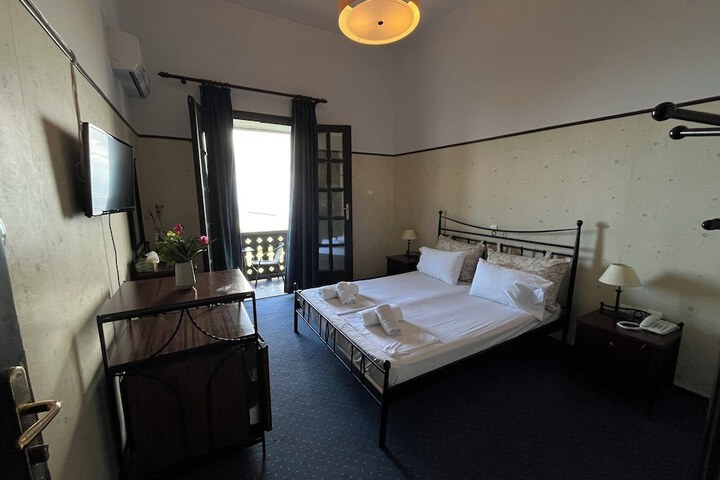 Room 38 of 120