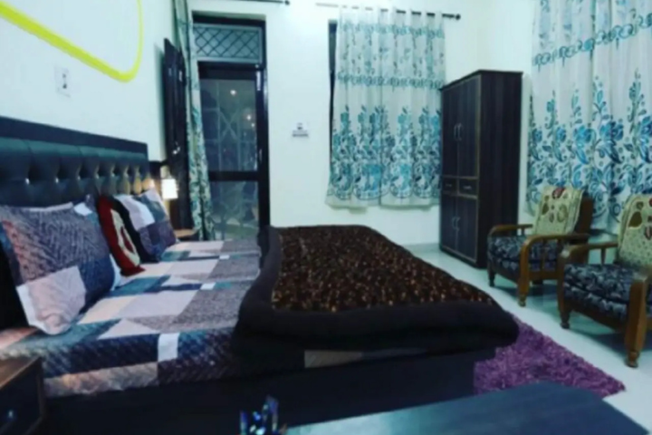 Room 4 of 5