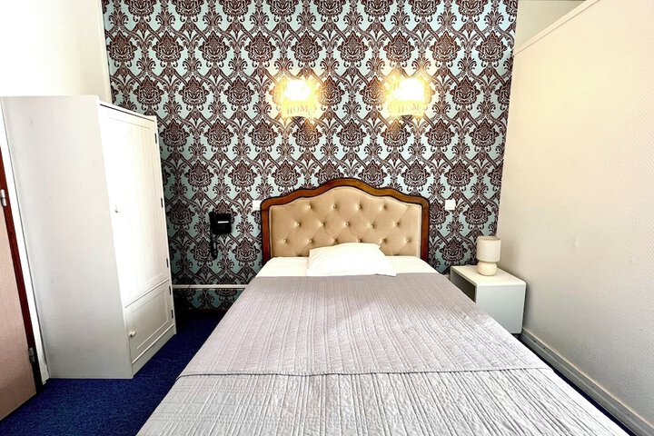 Room 11 of 80