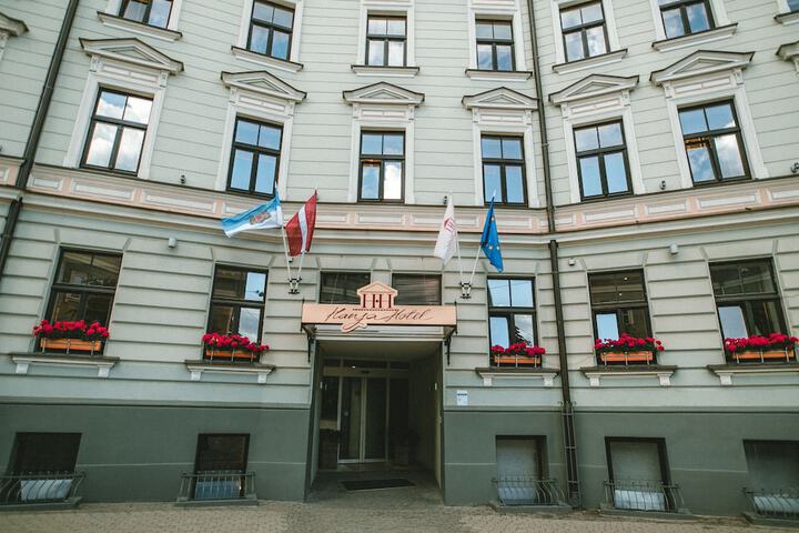 Hotel 76 of 85