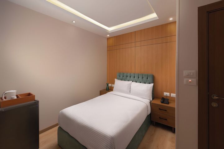 Room 27 of 35