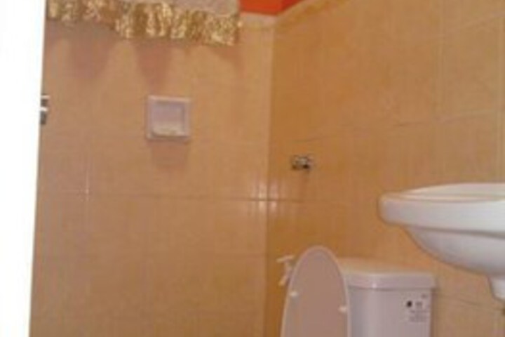 Room 2 of 10