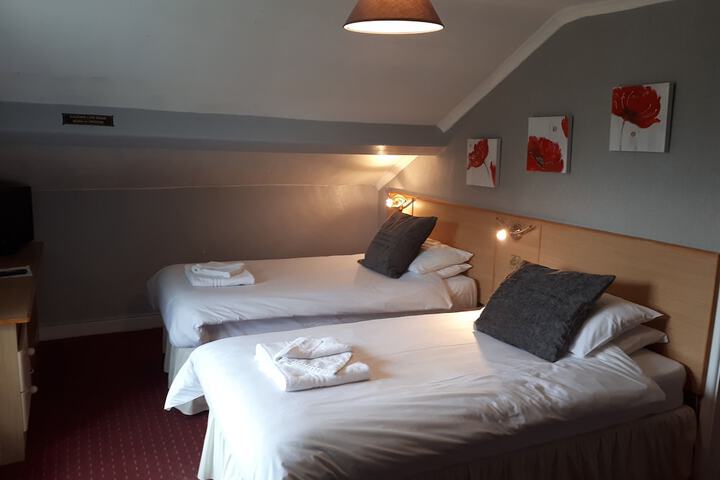 Room 9 of 27