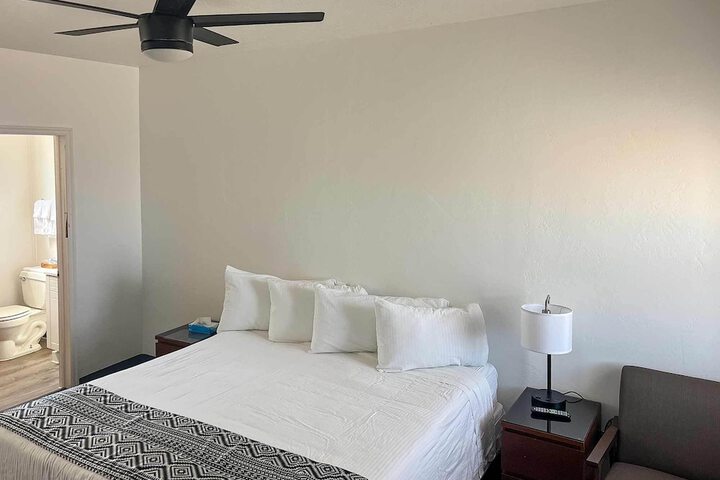 Room 33 of 81
