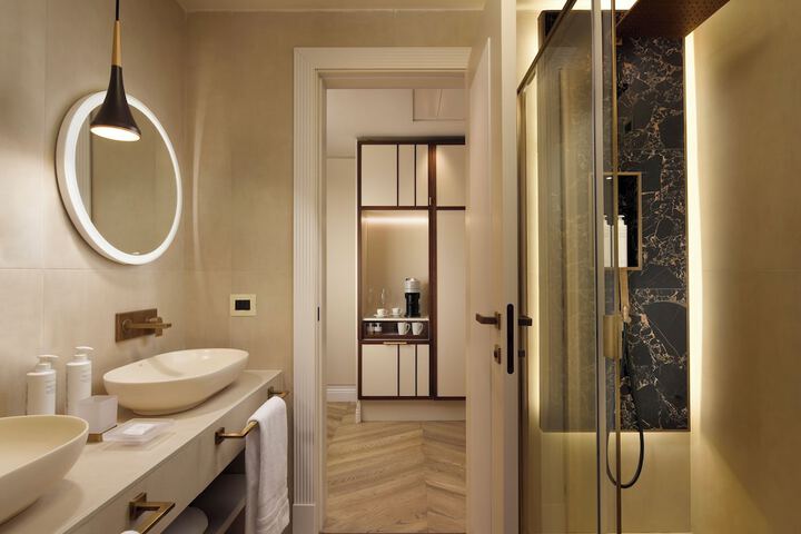 Room 52 of 85