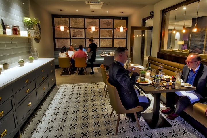 Dining 34 of 51