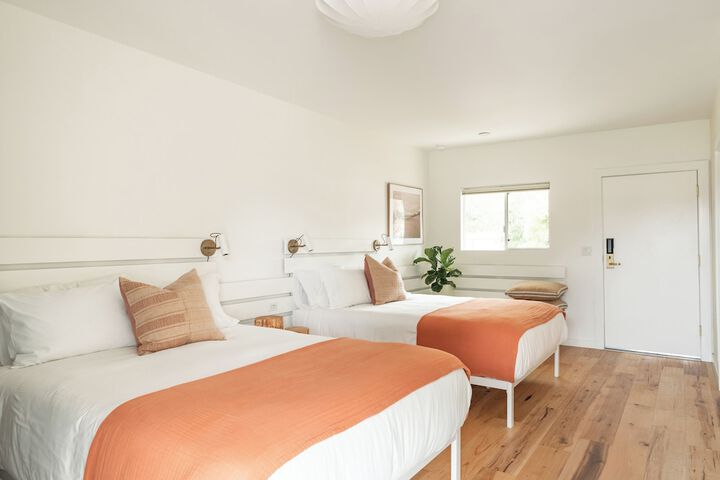 Room 7 of 25
