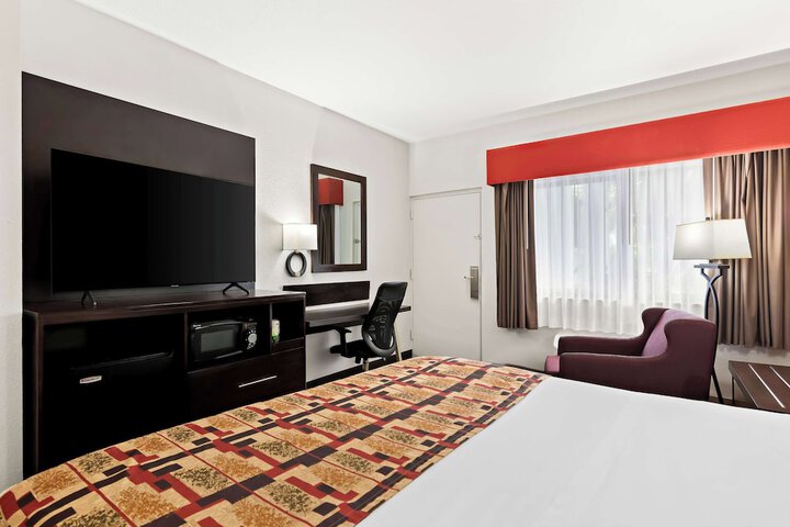1 King Bed (1 of 18)