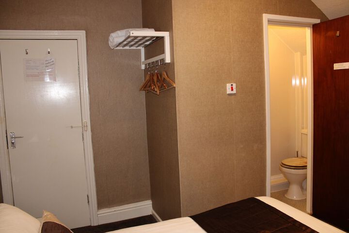 Room 25 of 34