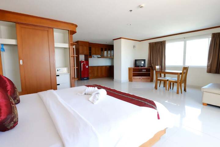 Room 8 of 40