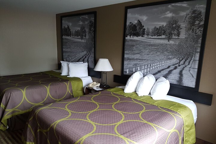 1 Queen Bed (6 of 13)