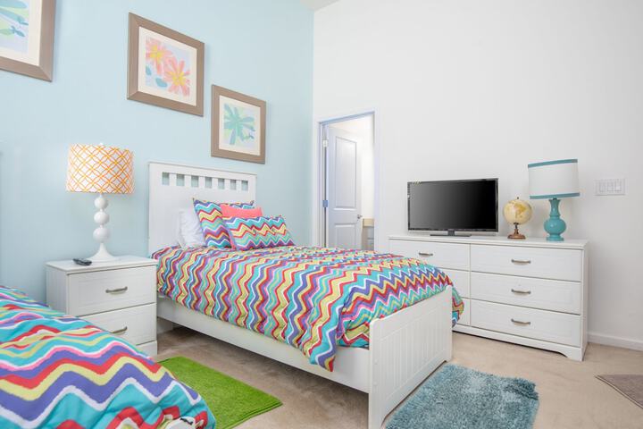 Room 5 of 17