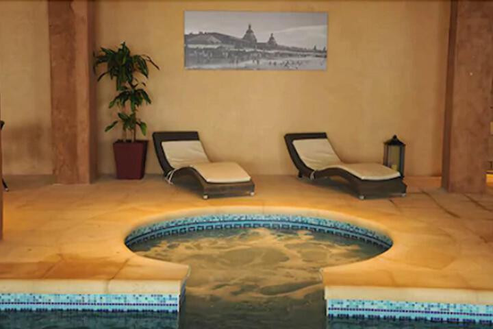 Hotel Pool