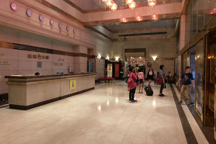 Ballroom/Hall 89 of 98