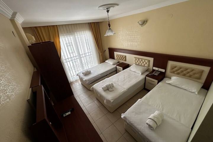 Room 8 of 27
