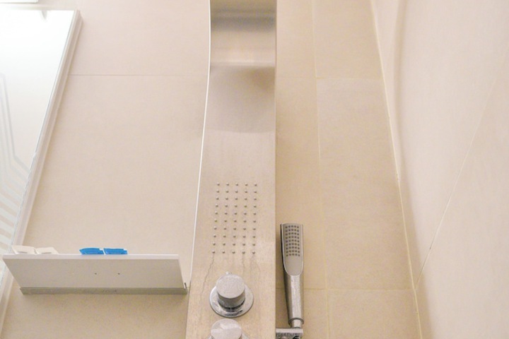 Room 34 of 107