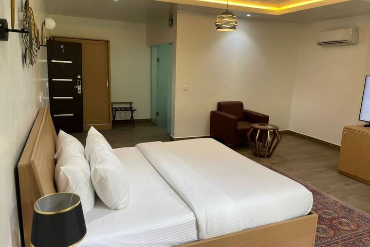 Room 9 of 40