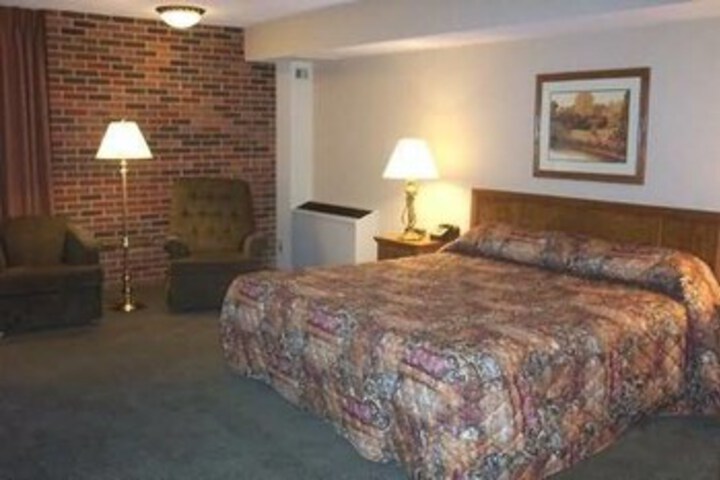 Room 5 of 16