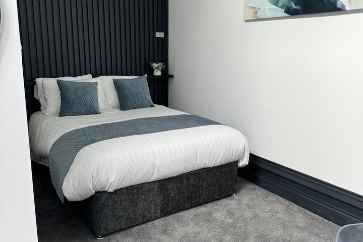 Room 13 of 28