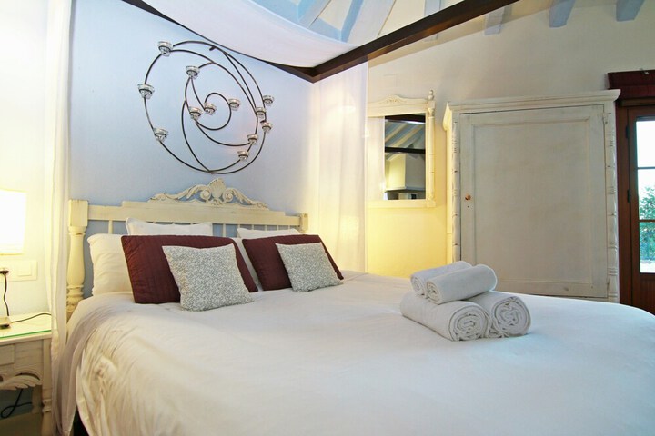 Room 21 of 132