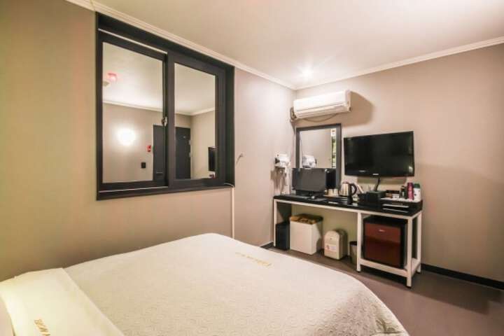 Room 80 of 118