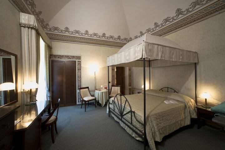 Room 11 of 29