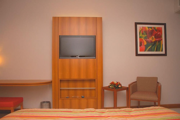 Room 28 of 60