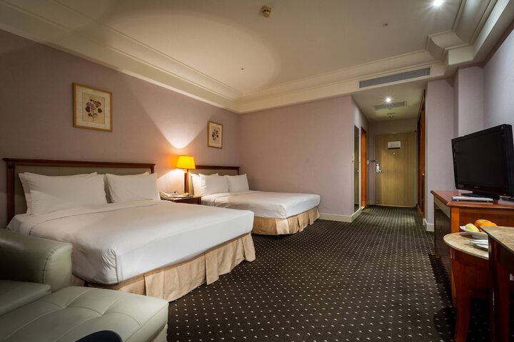 Room 14 of 21