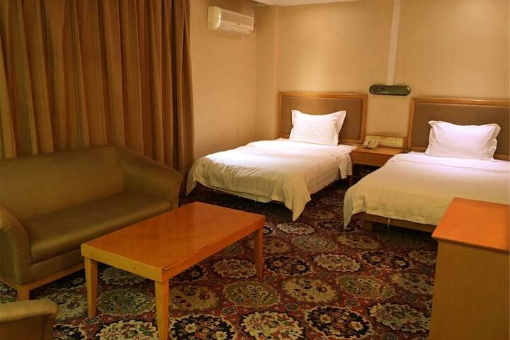 Room 25 of 48