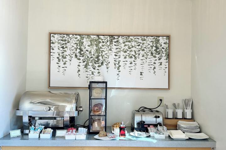 Breakfast/Coffee Service 28 of 43