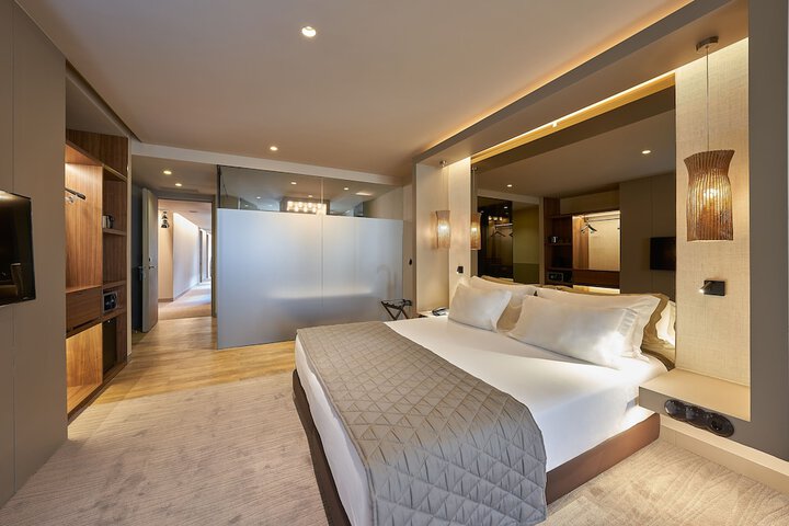 Room 11 of 38