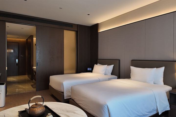 Room 19 of 37