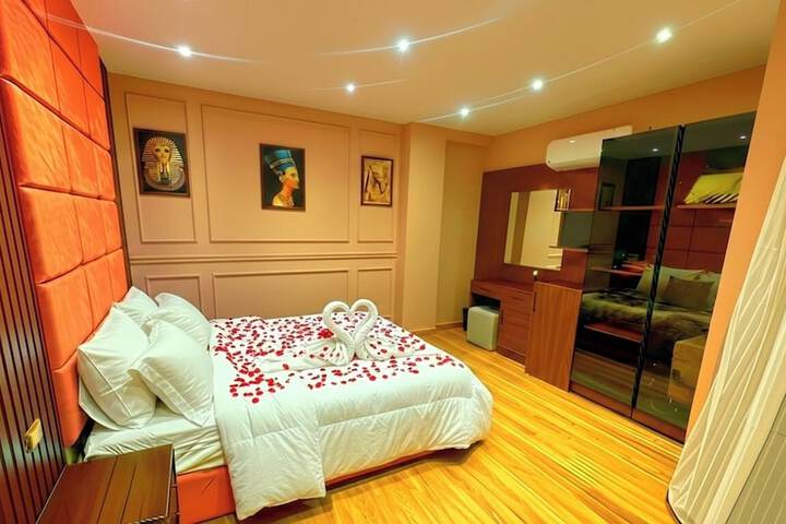 Room 18 of 77