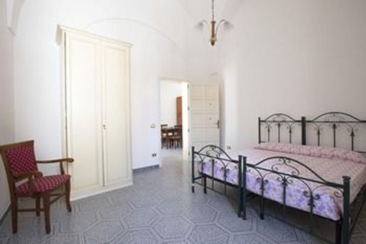 Room 10 of 34