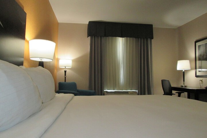 Room 4 of 28