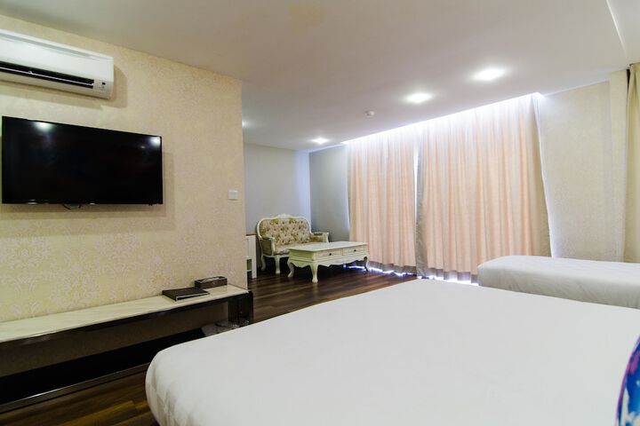 Room 25 of 57