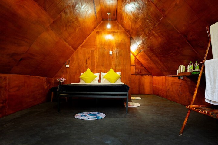 Room 4 of 15