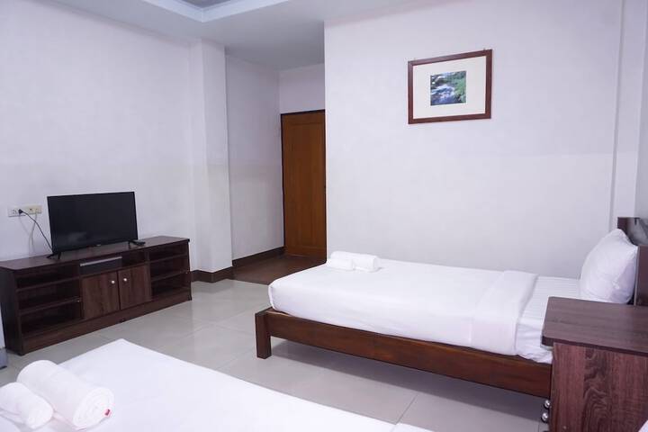 Room 6 of 16