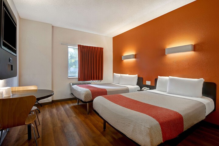 Double Accessible Queen Size Bed (1 of 13)